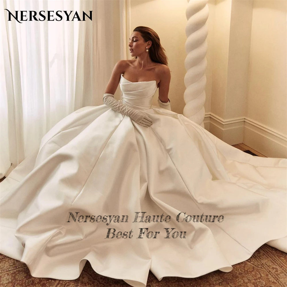 Nersesyan Vintage Satin Wedding Dresses Off Shoulder Pleats A-Line Backless Bridal Gowns Princess 2024 Bride Dress No Gloves